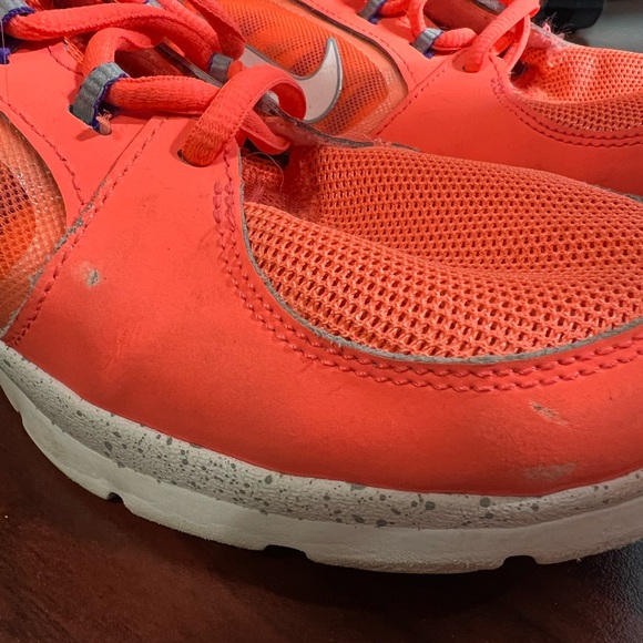 Women’s Nike Training shoe. Size 9. Coral color. - Picture 6 of 6